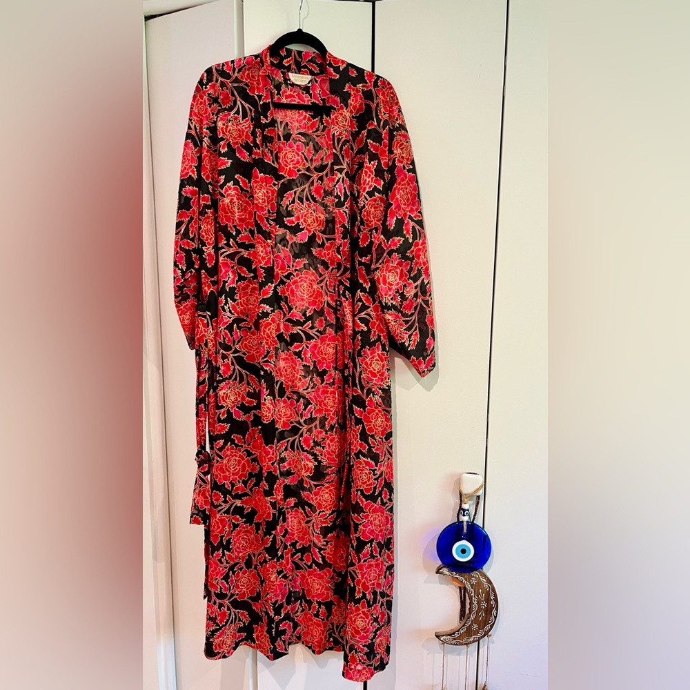 Vintage Victoria's Secret Floral Long Sleeve Red & Black Kimono Robe